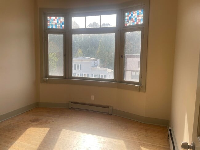 Building Photo - 408 Central St Unit 6