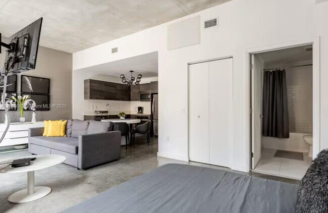 Photo - 151 SE 1st St Unidad 1103