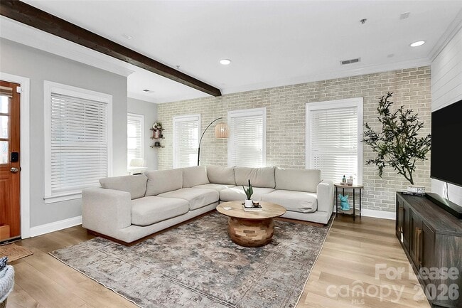 Photo - 105 S Summit Ave