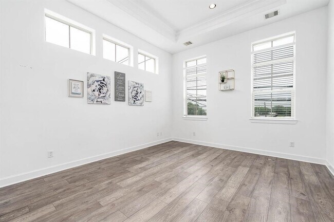 Photo - 2103 Naomi St