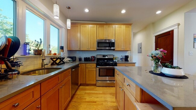 Photo - 71 Williams St