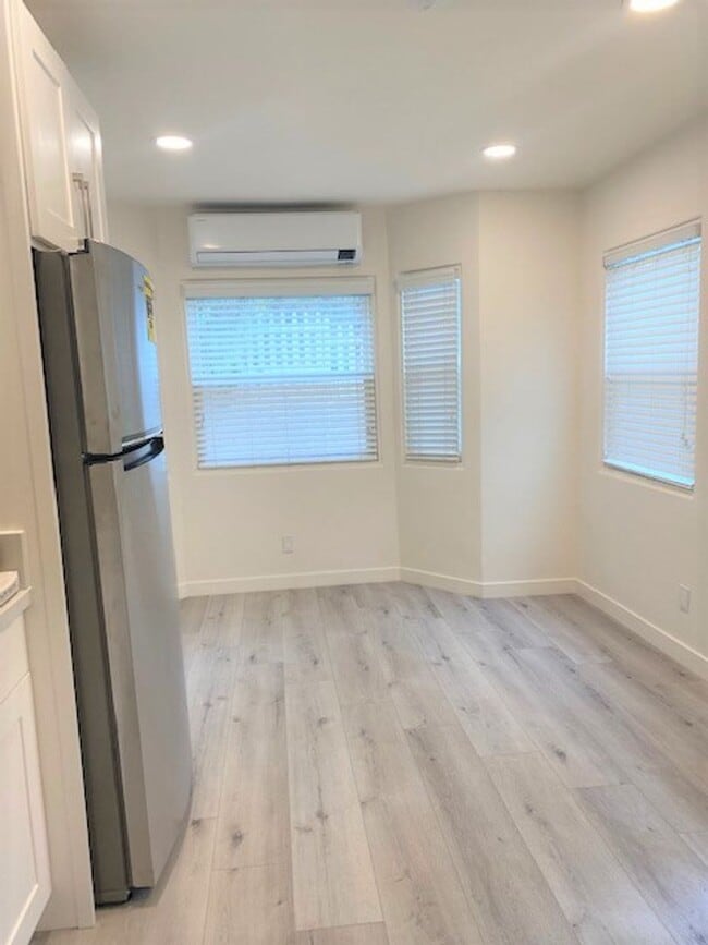 Photo - 5013-5019 Genevieve Ave - 5021 Unit 5021