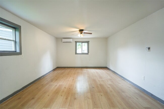 Building Photo - 5313 Firnat St Rental