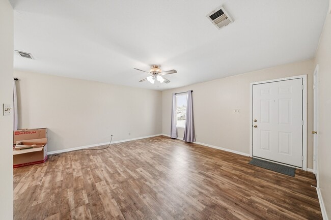 Photo - 1017 Lions Park Dr
