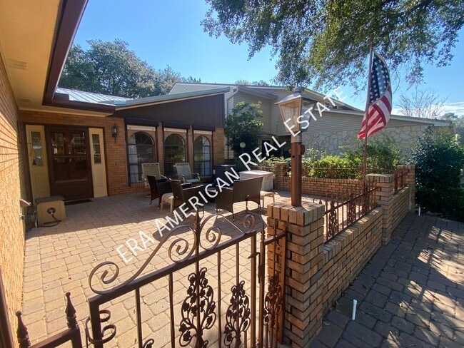 Photo - 925 Holbrook Cir