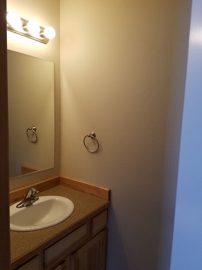 Photo - 3 Bed 2.5 bath Townhouse in Belgrade.