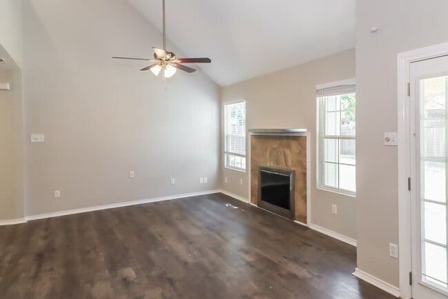 Photo - 2006 Andover Dr