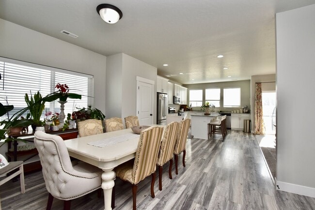 Photo - Spacious 5 Bed in Herriman Home in Prime Location!