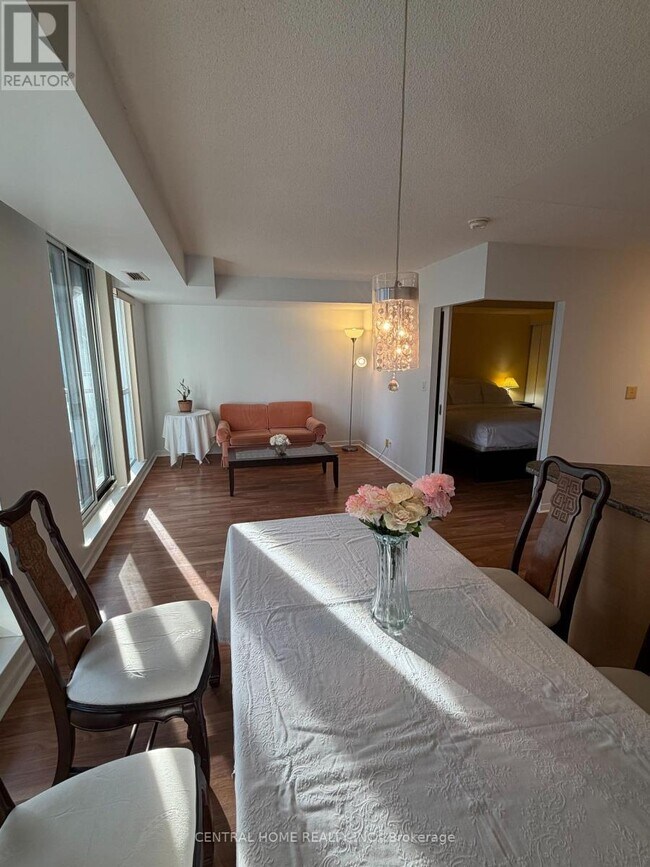 Photo - 76 Shuter St Unit 1207