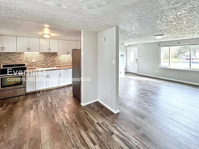 Photo - 6418 McLean St