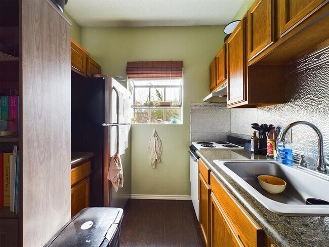 Photo - 3206 King St Unit 205