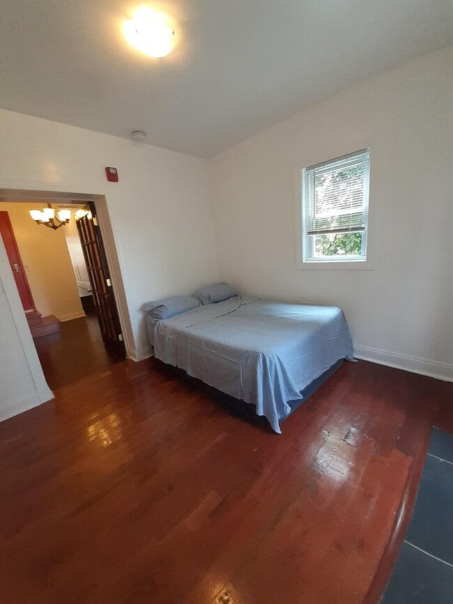 Photo - 2113 Fitzwater St Unit 2