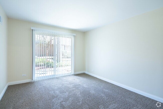 1BR, 1BA - 741SF