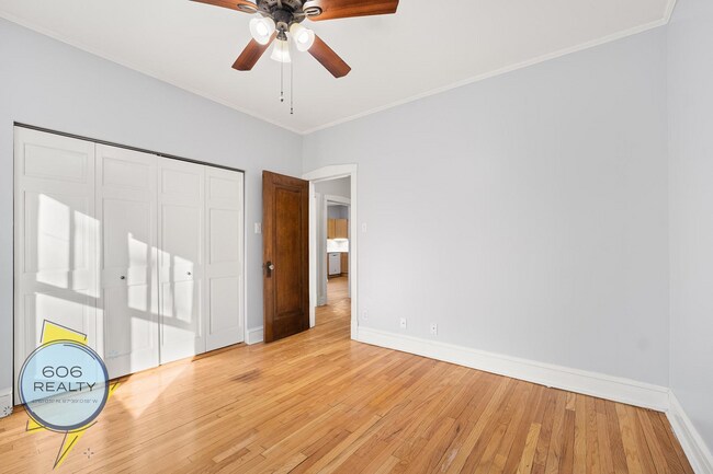 Photo - 824 W Roscoe St Unit 2