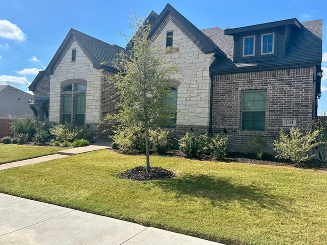 Photo - 2321 Paddington Way