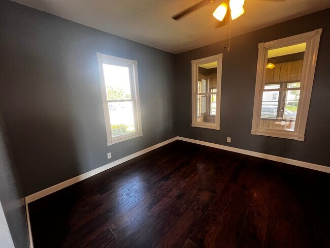 LIVING ROOM CONTINUED - 2704 Jackson Ave Unit 2704