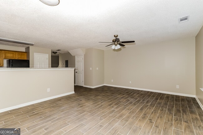 Photo - 5319 Creekview Way