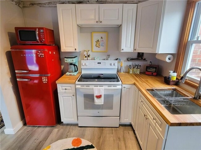 Photo - 10 Collins St Unit 2