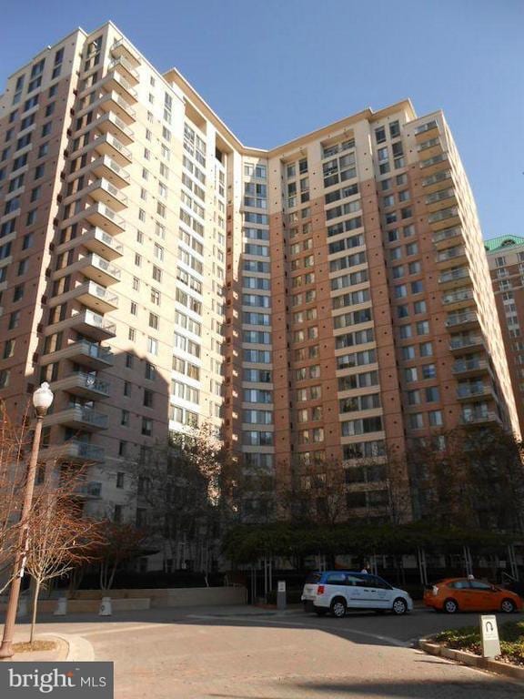 Building Photo - 851 N Glebe Rd Unit 1210