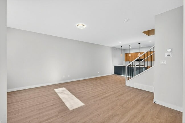 Photo - 10920-10130 130 St NW Unit Upper 3