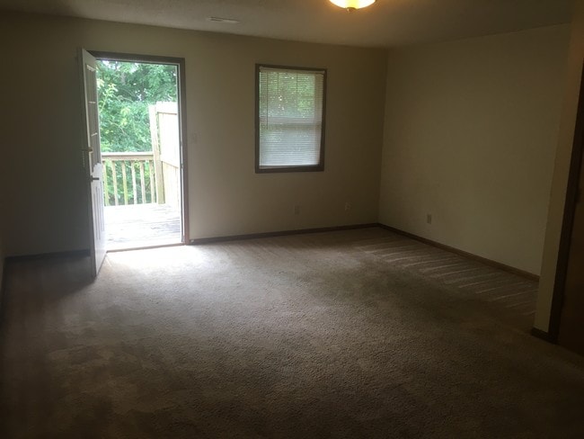 Building Photo - 614 Cantebury Dr Unit B