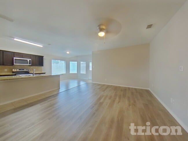 1109 Forest Gln