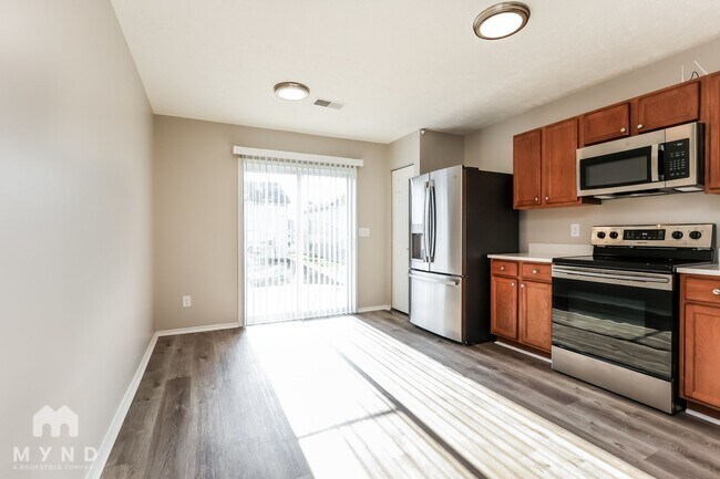 Photo - 2827 Creekbend Dr