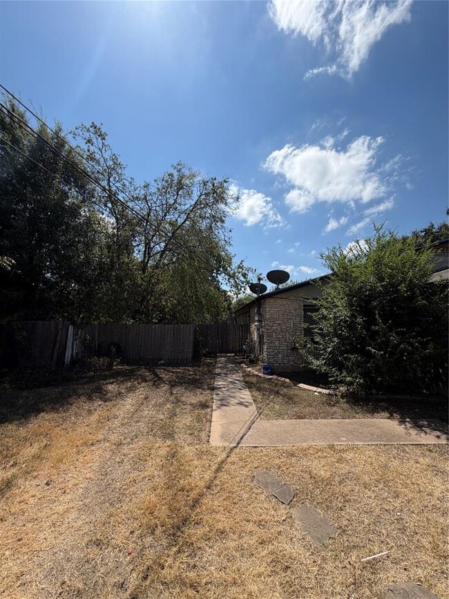 Building Photo - 704 Osage Dr