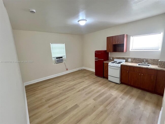 Building Photo - 8411 Biscayne Blvd Unit 8 Rental