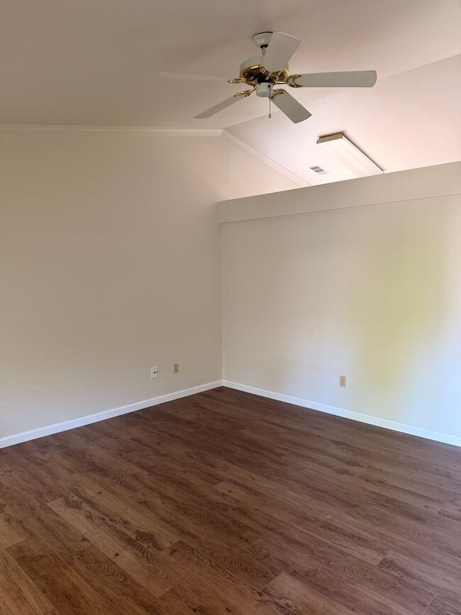 Photo - 3-bedroom, 2-bath home in great neighborhood!