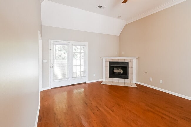 Photo - 216 Fawn Dr N