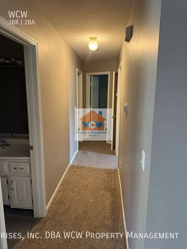 Photo - 2400 Stowe Dr