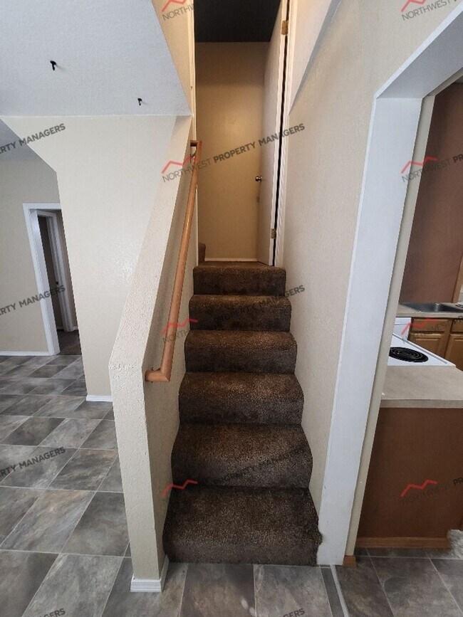 Photo - STATUS: *AVAILABLE* | R28 | $1895 + $100 FLAT RATE FOR W/S