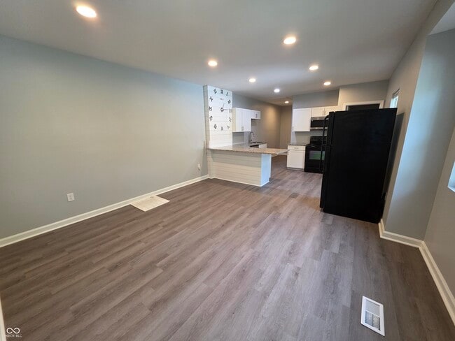 Photo - 836 Lasalle St