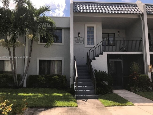 Building Photo - 16521 Blatt Blvd Unit 202 Rental