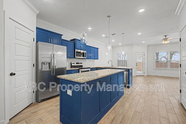 Photo - 3213 SW Hillstone Ave