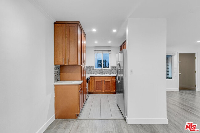 Photo - 1837 N La Brea Ave Unidad 2