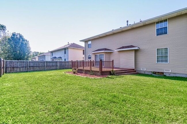 Building Photo - spacious house