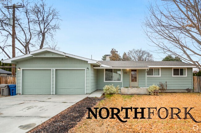 Building Photo - Conveniently located Nampa home, central t...