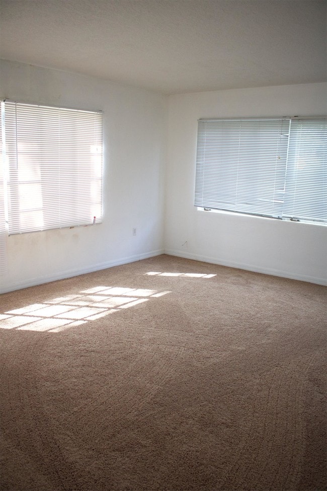 Photo - 620 Sheridan Blvd