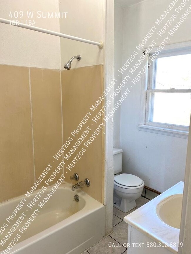 Photo - 409 W Summit-