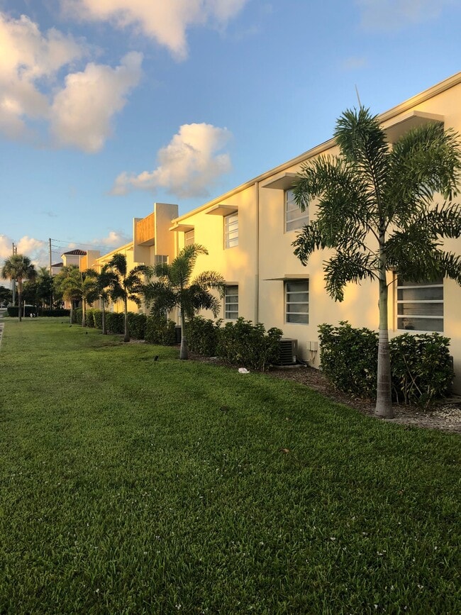 Whispering Palms Apartment Homes