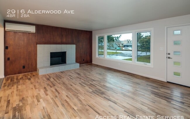 Photo - 2916 Alderwood Ave