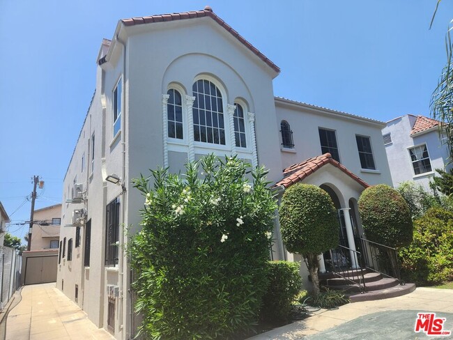 Building Photo - 517 Serrano Ave Unit 517 1/2 Rental