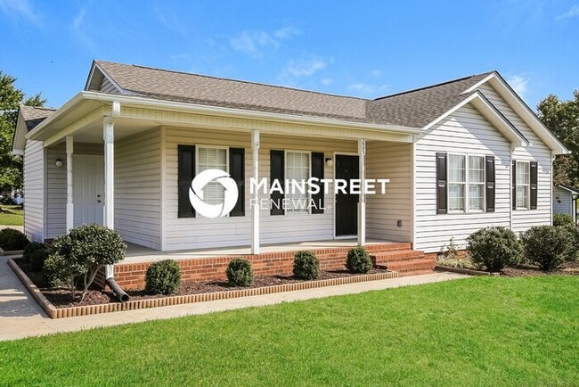 Photo - 3 Bedroom Pet-Friendly Home in THOMASVILLE, NC with Main Street Renewal