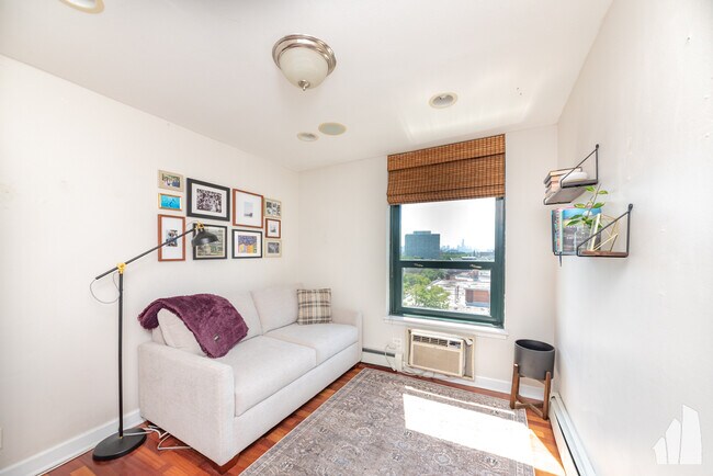 Photo - 3900 N Pine Grove Ave Unit 802