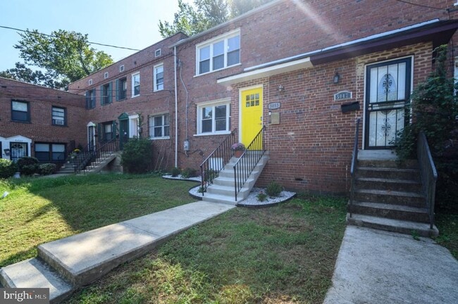 Photo - 5053 Sheriff Rd NE