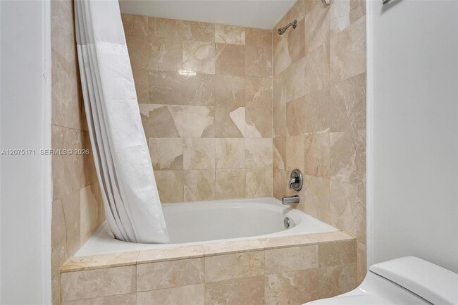 Photo - 2560 Tigertail Ave Unit 10