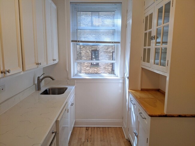 Building Photo - 1139 Maple Ave Unit 1E