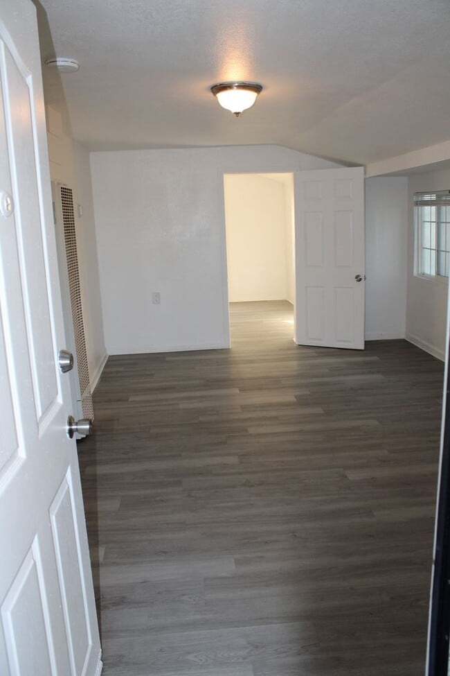 Photo - 1 Bedroom, 1 Bathroom House in Antioch with Washer/Dryer Hookup